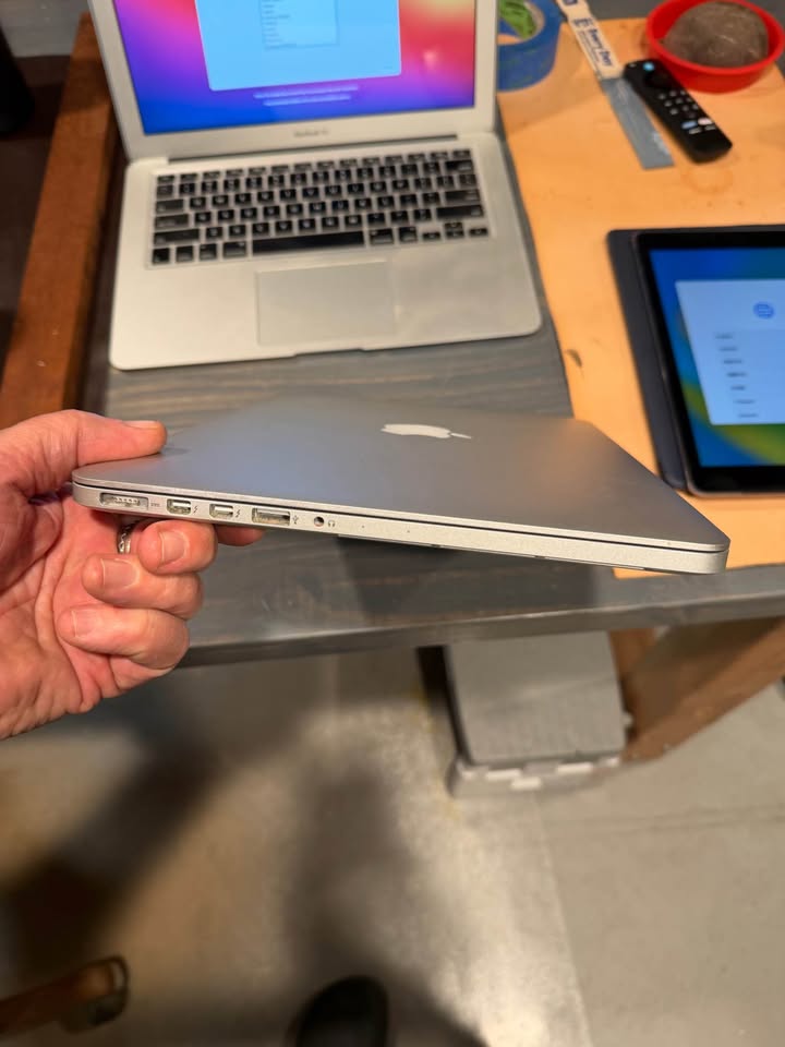 Apple MacBook Pro, Air and iPad 4 Apple MacBook Pro, Air and iPad