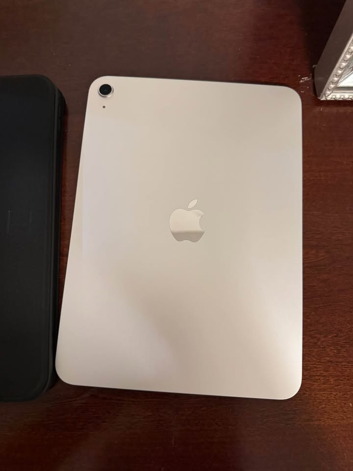 For sell Apple ipad A16 11Generation 4 For sell Apple ipad A16 11Generation