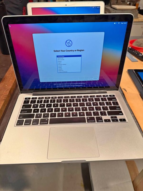 Apple MacBook Pro, Air and iPad