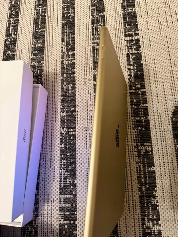 iPad 5 gold 128Gb with original Box