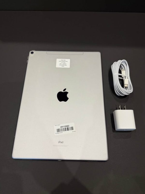 Ipad Pro 2nd Gen 12.9” 256GB Storage Wifi + Cellular Unlocked ( Cosmetic )