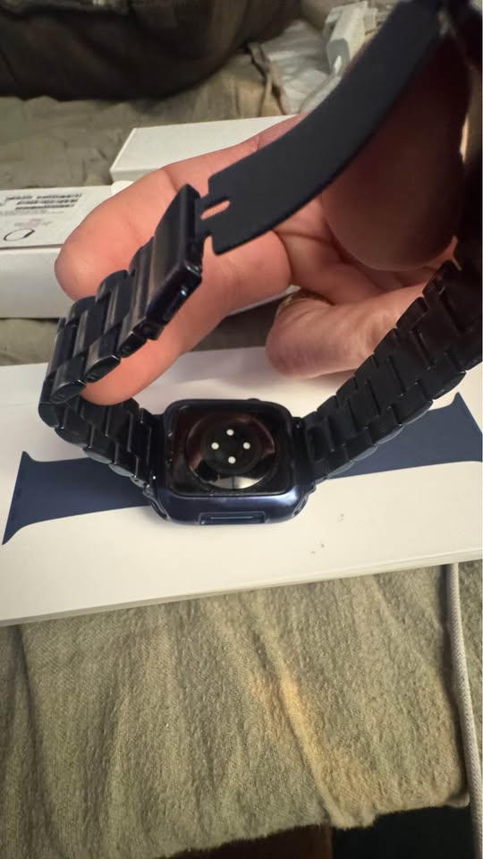 Apple Watch Series 7 (GPS + Cellular)