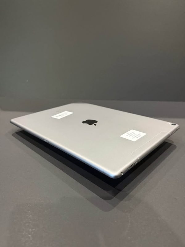 Ipad Pro 2nd Gen 12.9” 256GB Storage Wifi + Cellular Unlocked ( Cosmetic )