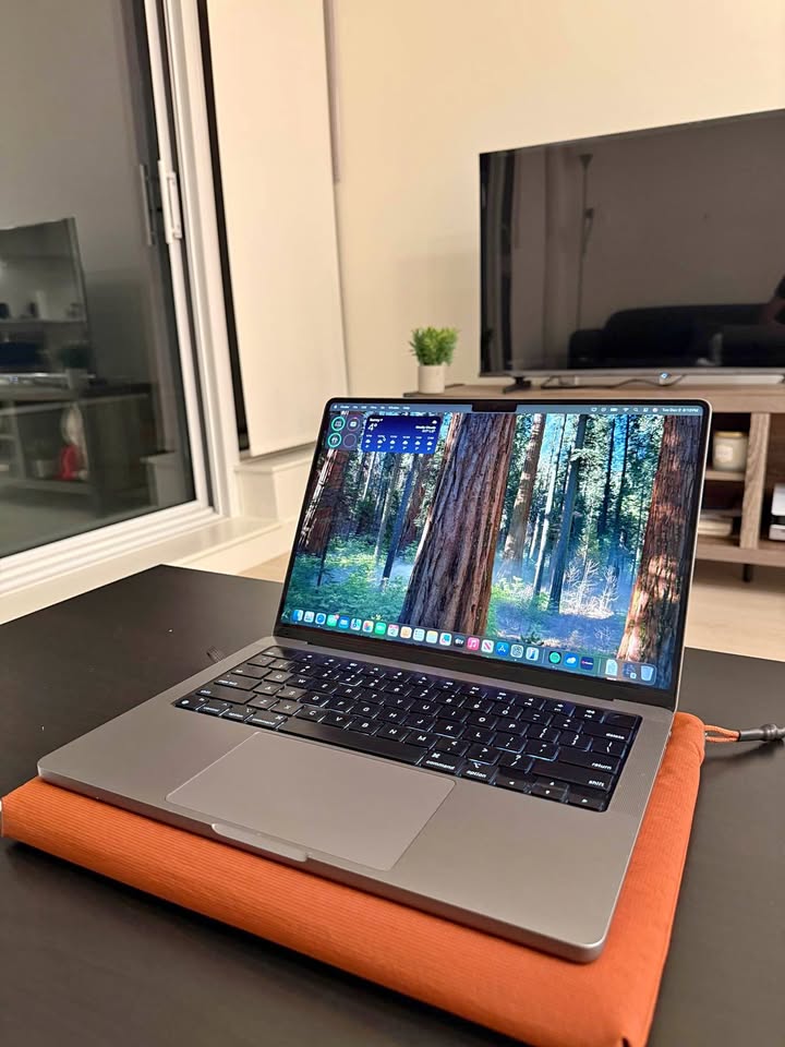 Macbook M3 pro 14.2” 2 Macbook M3 pro 14.2”