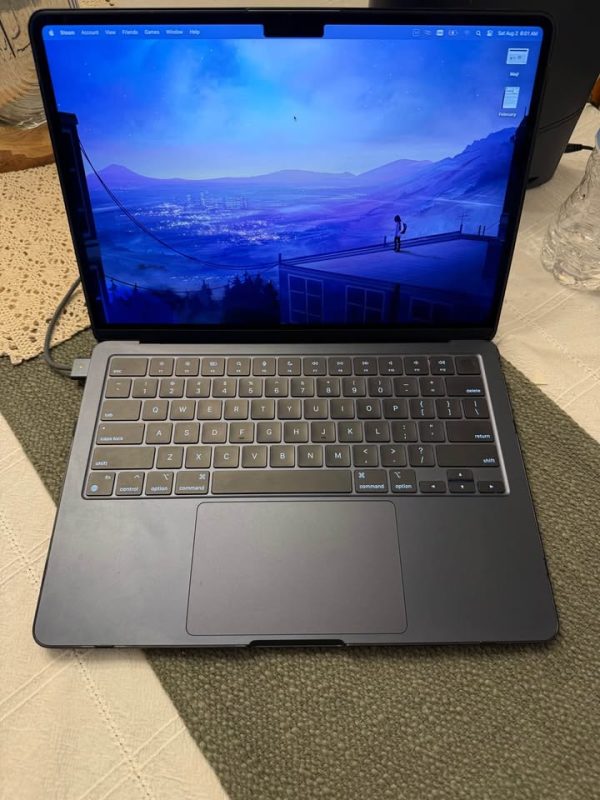MacBook Air M2 500gb with case