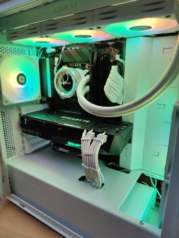 Custom RGB Winter Gaming PC | Intel DDR5 RTX Build