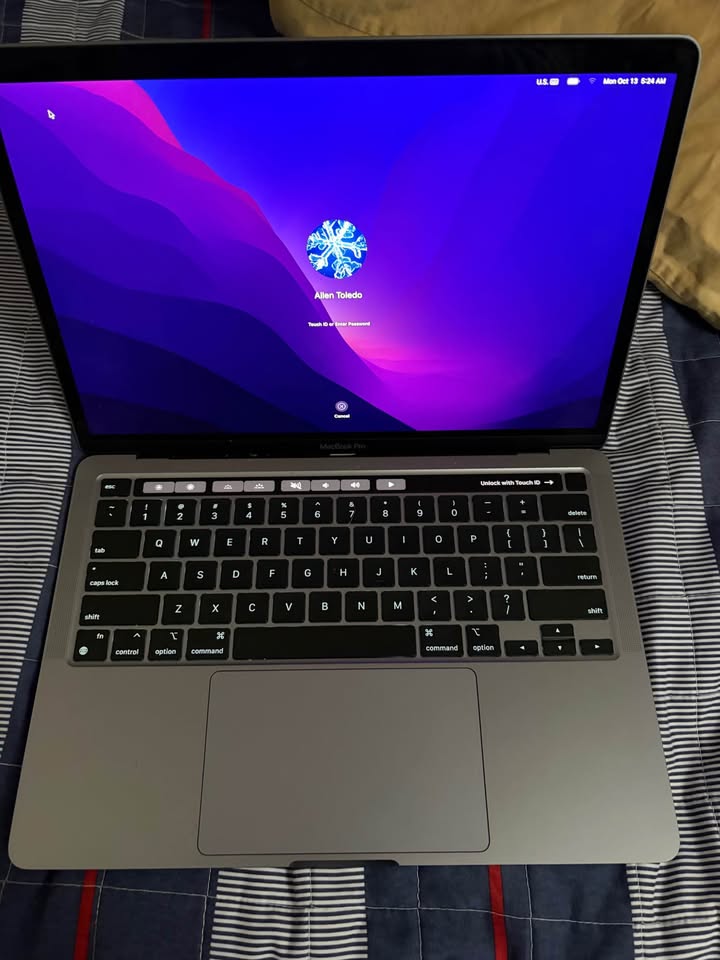 MacBook 1 MacBook
