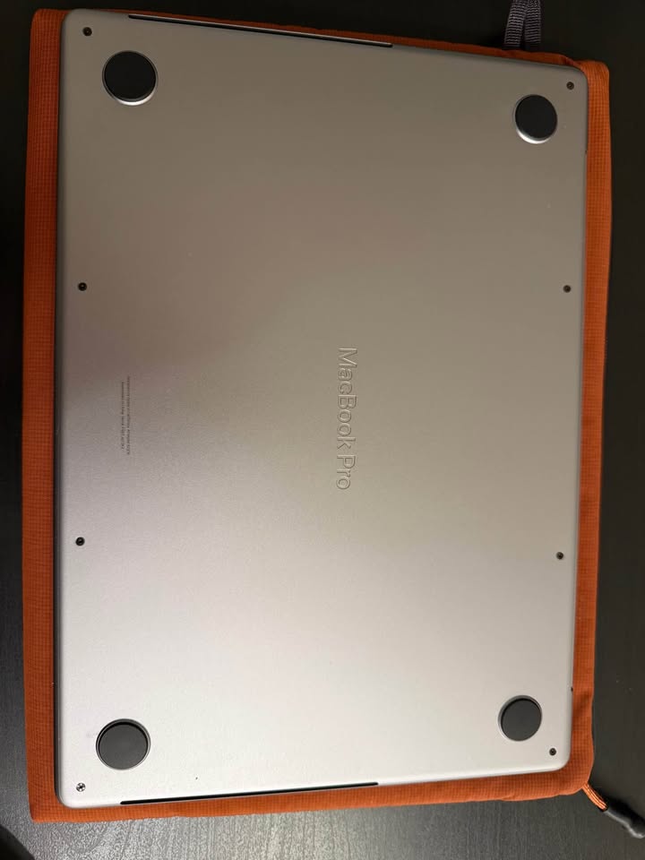 Macbook M3 pro 14.2” 3 Macbook M3 pro 14.2”