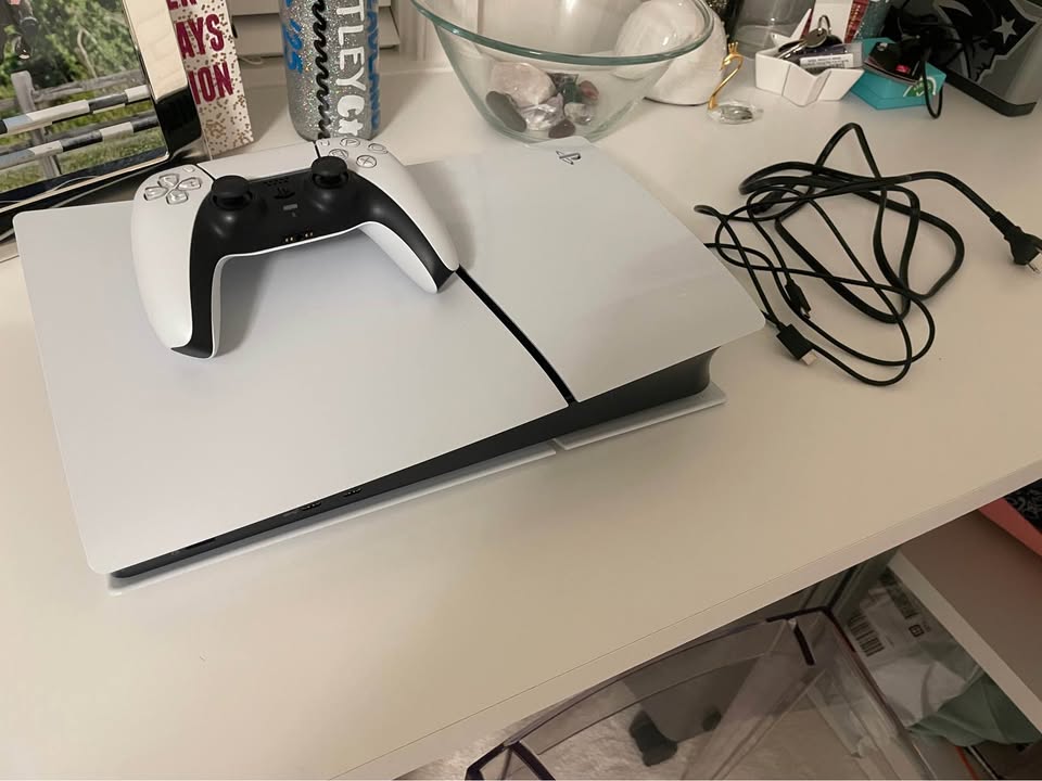 PlayStation 5 Digital Edition – Excellent Condition 4 PlayStation 5 Digital Edition – Excellent Condition