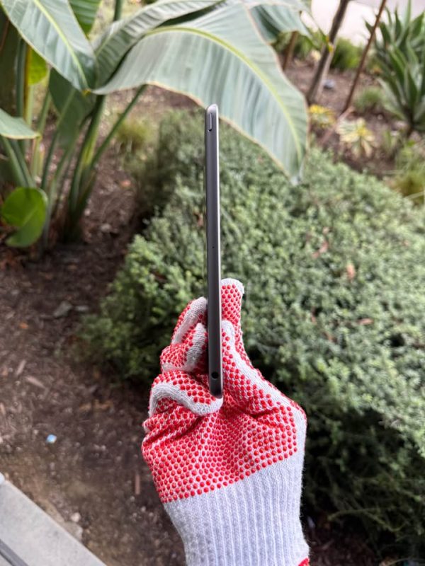 iPad 8th Gen 128gb WiFi 72% Battery Health