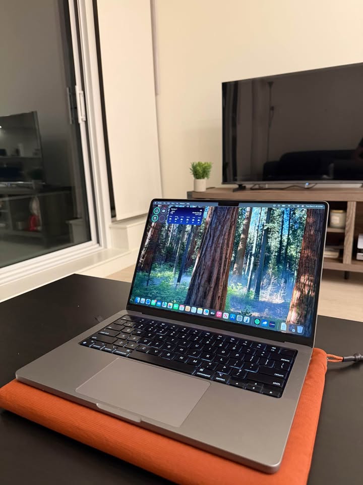 Macbook M3 pro 14.2” 5 Macbook M3 pro 14.2”