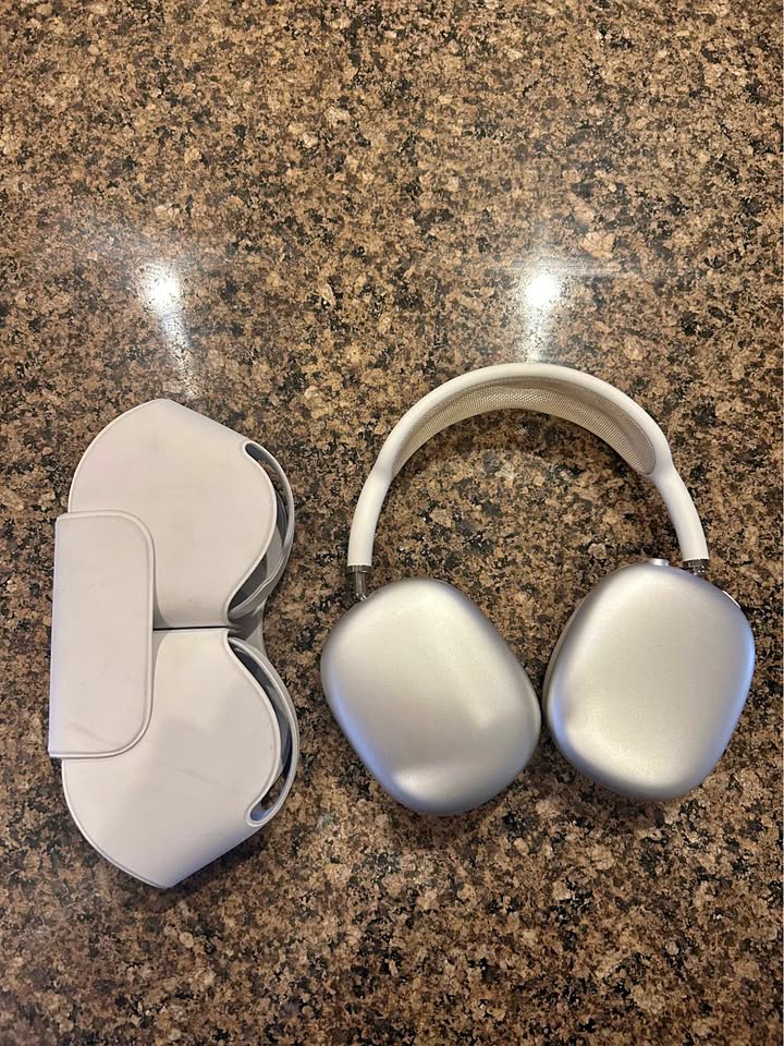 Barely Wear them, I have been using my bose 1 Barely Wear them, I have been using my bose