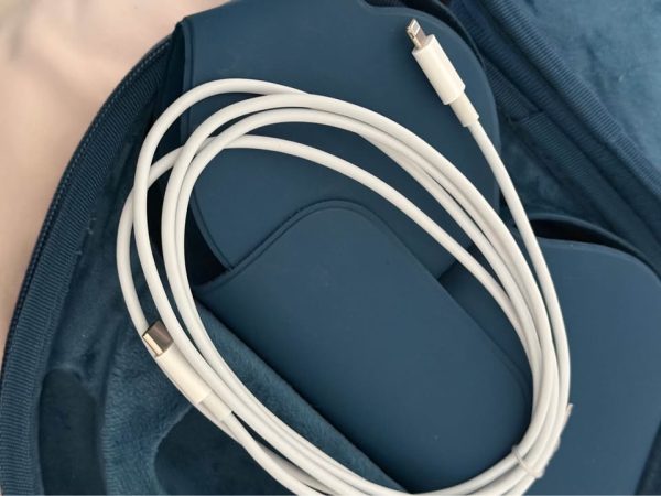 Apple Airpod Max lightning cable version, genuine