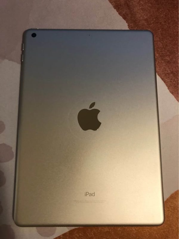 iPad 5th Gen 32GB white/sliver