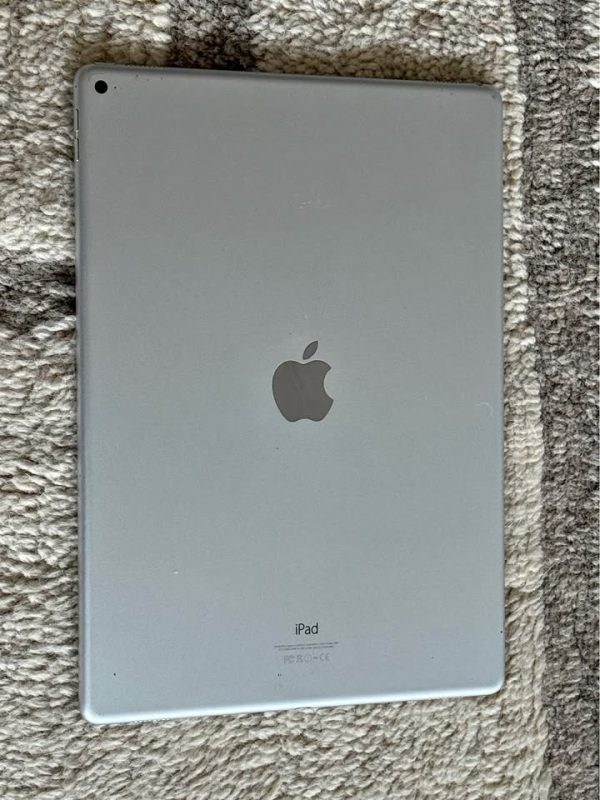 Apple iPad 9.7” – Excellent Condition