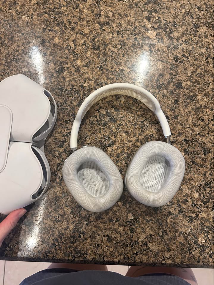 Barely Wear them, I have been using my bose 2 Barely Wear them, I have been using my bose