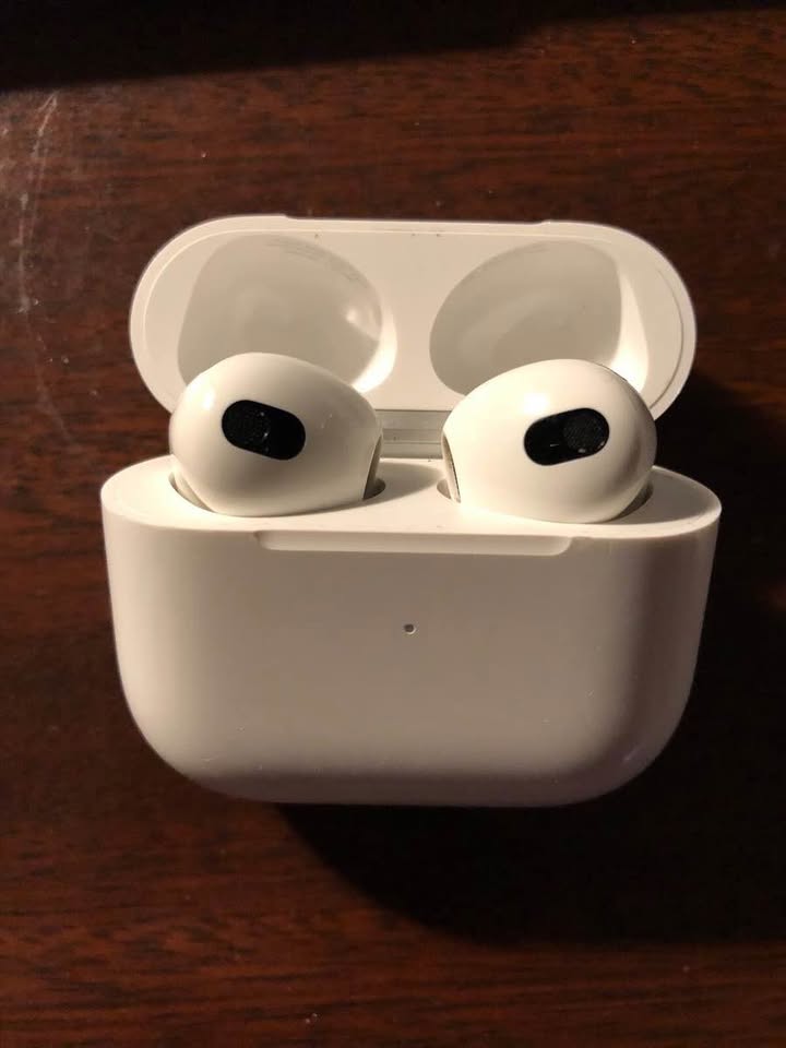 Apple AirPods Pro (2nd Generation) Features Active Noise Cancellation with type C-USB charger 3 Apple AirPods Pro (2nd Generation) Features Active Noise Cancellation with type C-USB charger