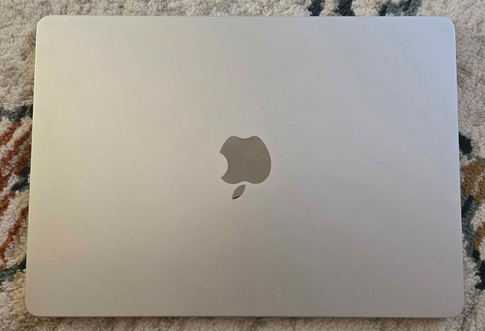 1TB MacBook Air M2, 2022 1 1TB MacBook Air M2, 2022