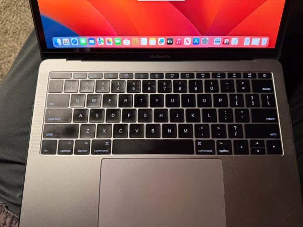MacBook Pro ( Excellent Condition)