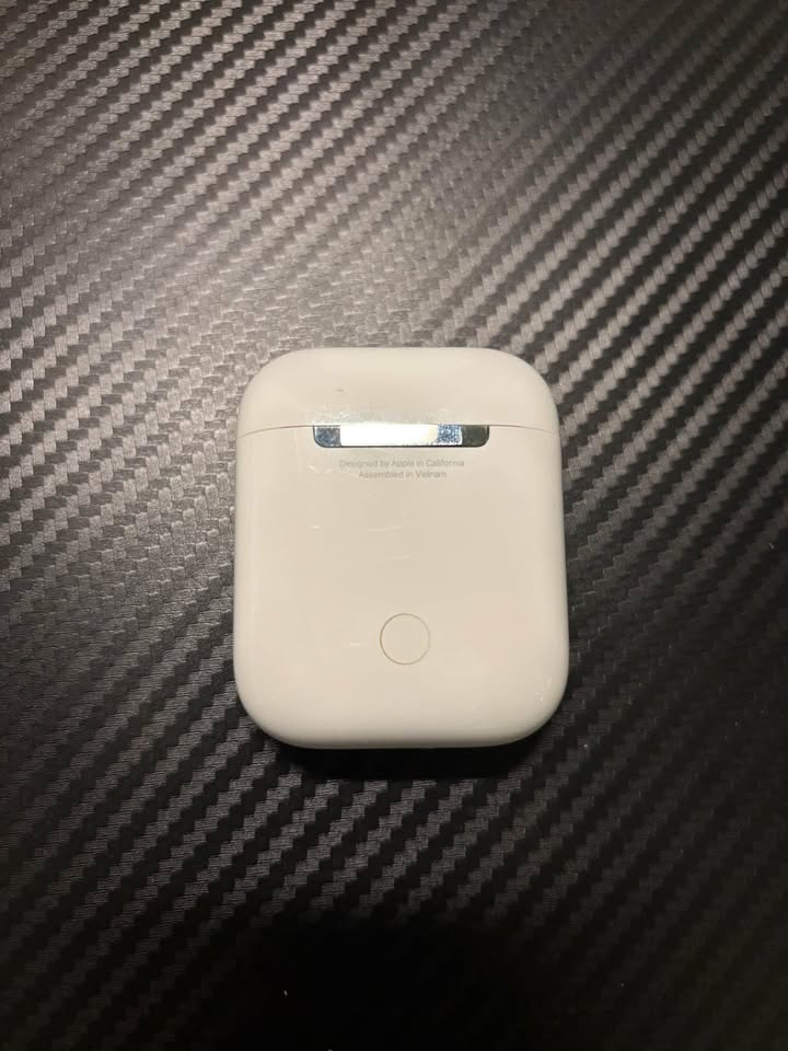 Apple AirPods 2nd Generation 1 Apple AirPods 2nd Generation