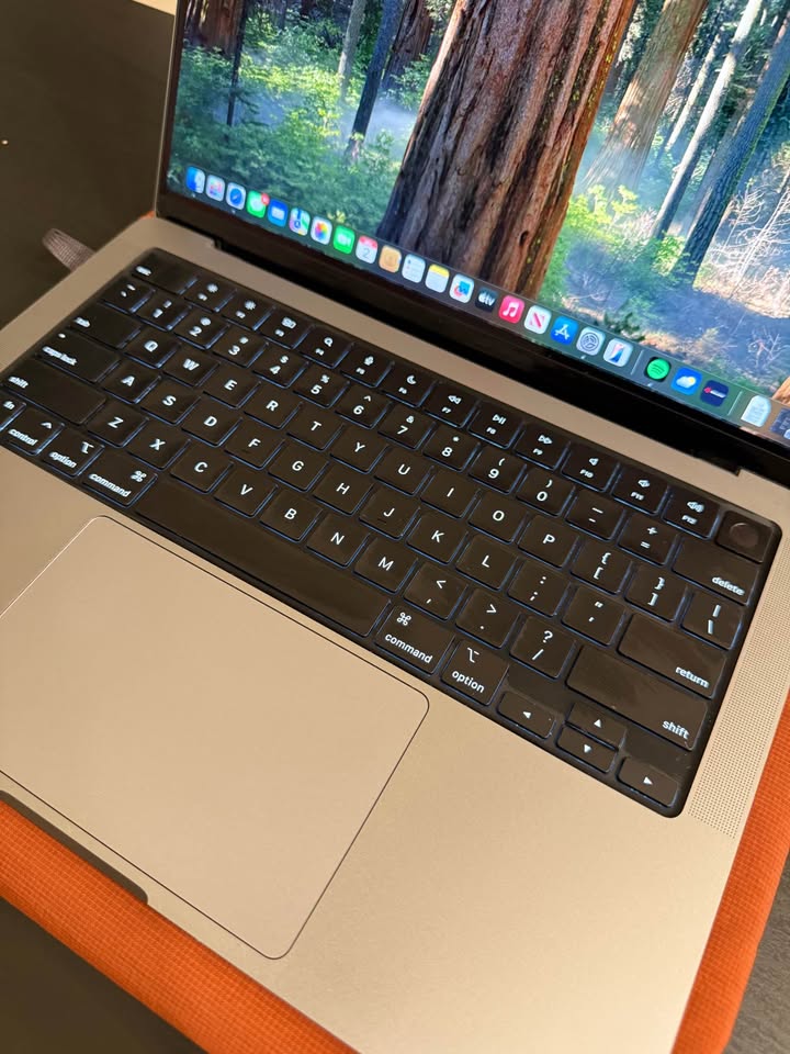 Macbook M3 pro 14.2” 6 Macbook M3 pro 14.2”