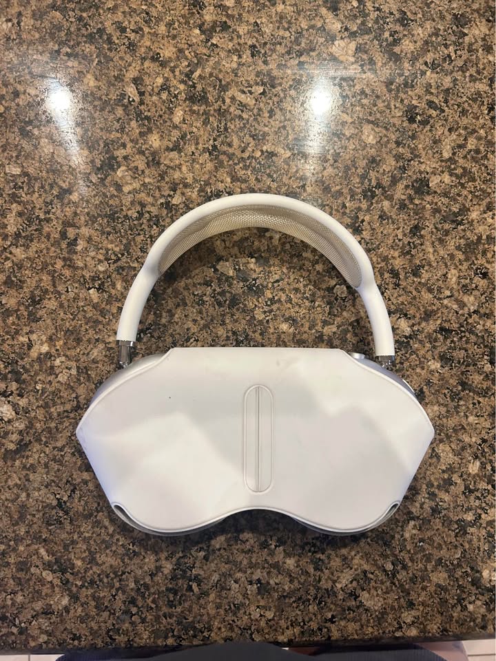 Barely Wear them, I have been using my bose 3 Barely Wear them, I have been using my bose