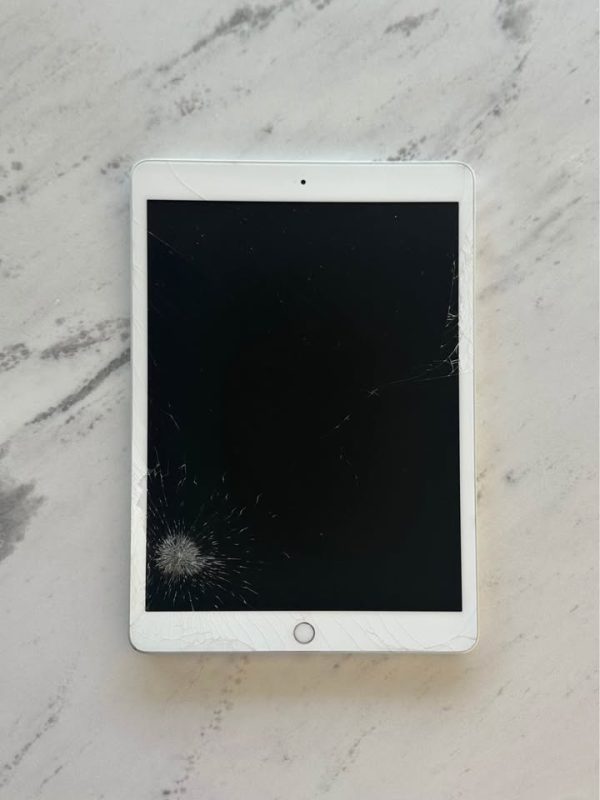 iPad (7th generation), Needs New Battery, Selling for Parts