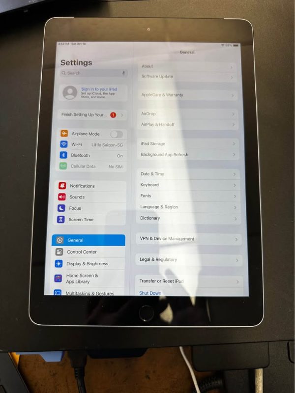 iPad 6th Gen, 32 GB with cellular and wifi
