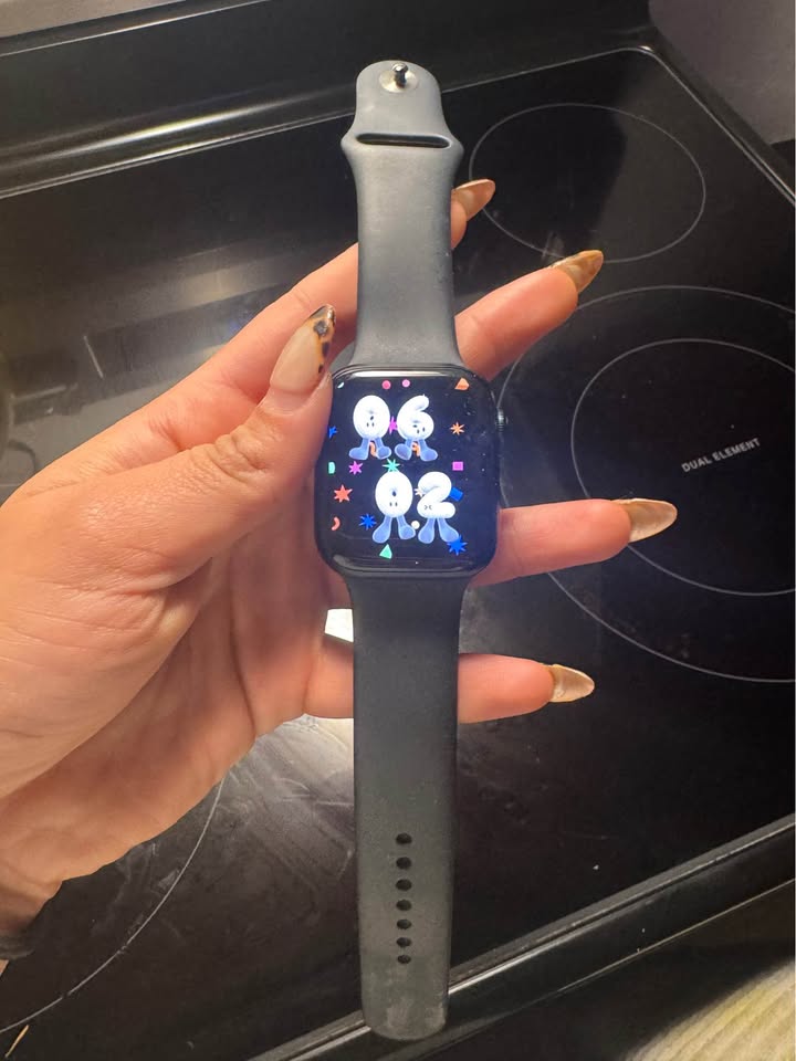 Apple Watch Series 8 - Midnight Black Band 1 Apple Watch Series 8 - Midnight Black Band