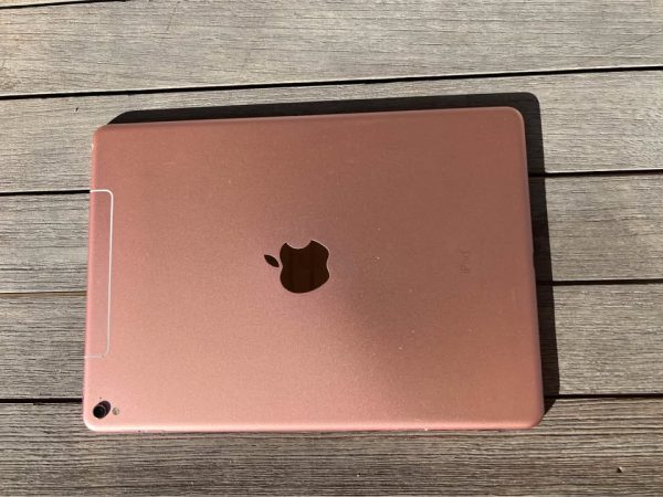 iPad Pro 9.7” – Rose Gold – 32GB – Wi-Fi – Excellent Condition