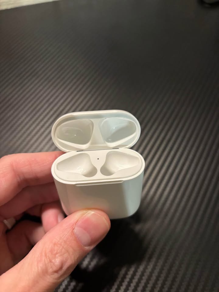 Apple AirPods 2nd Generation 2 Apple AirPods 2nd Generation