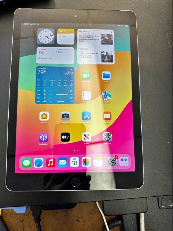 iPad 6th Gen, 32 GB with cellular and wifi