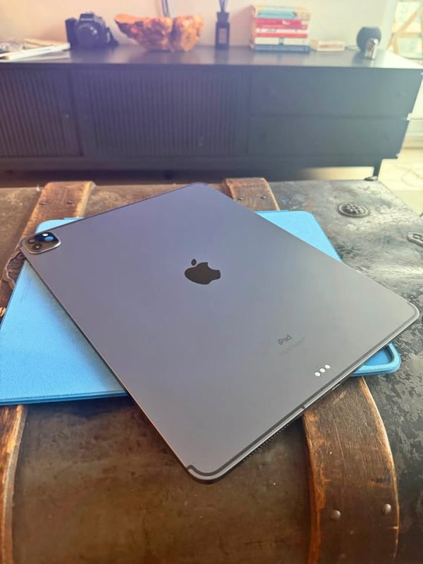 12.9” iPad Pro | Cellular & Wifi | 256gb