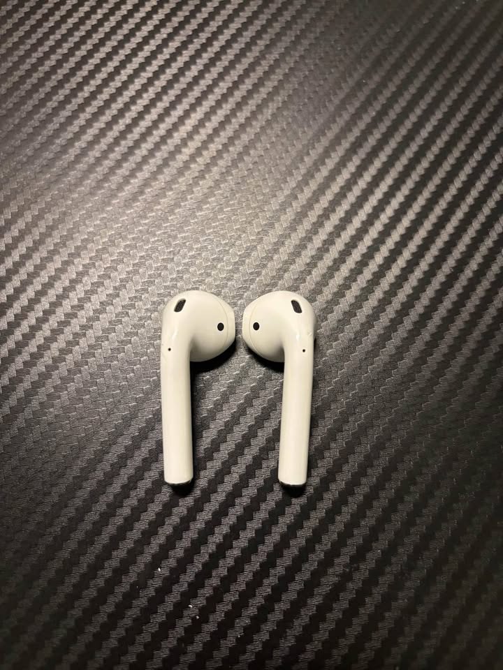Apple AirPods 2nd Generation 3 Apple AirPods 2nd Generation