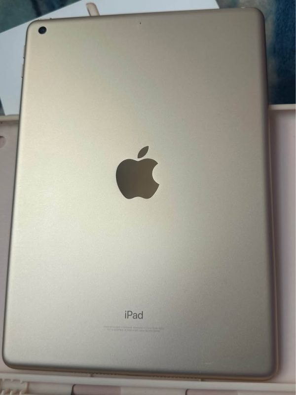 iPad WiFi 128GB Gold 5th gen
