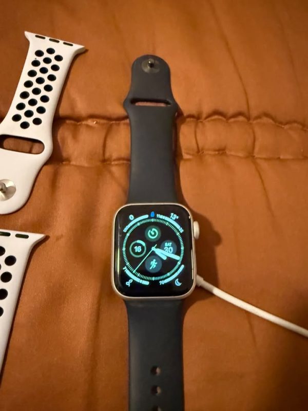 Apple Watch Nike SE (GPS + Cellular) with 2 bands