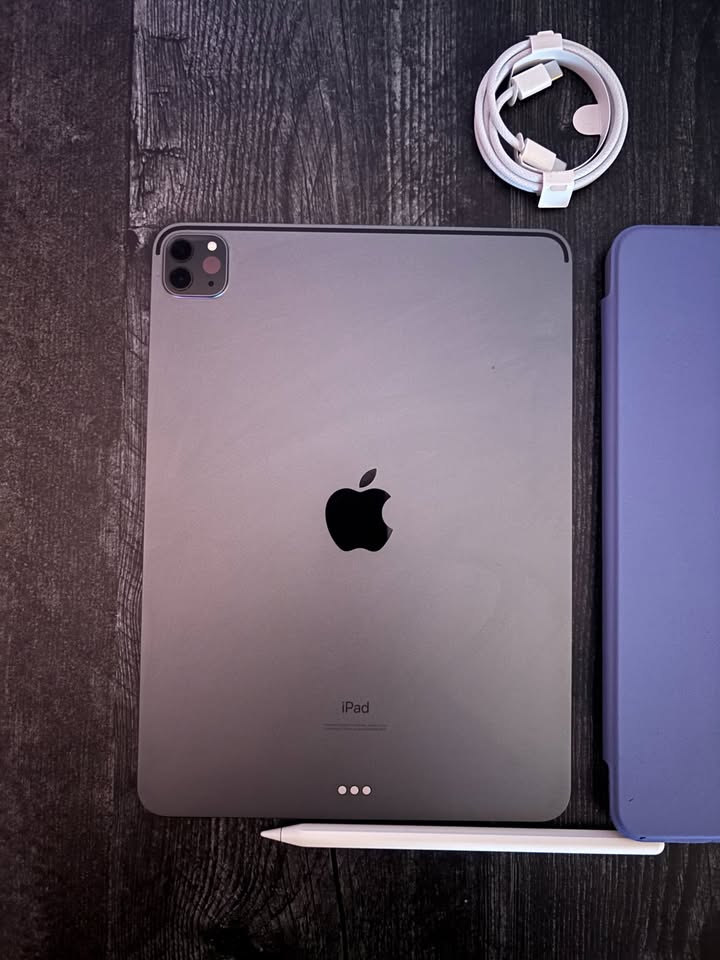 iPad Pro 11" 2nd Gen – 256GB, WiFi/Cellular, Mint + Apple Pencil 1 iPad Pro 11" 2nd Gen – 256GB, WiFi/Cellular, Mint + Apple Pencil