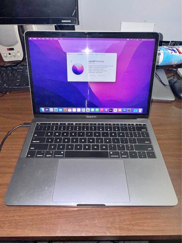 APPLE MACBOOK PRO LAPTOP W/CHARGER