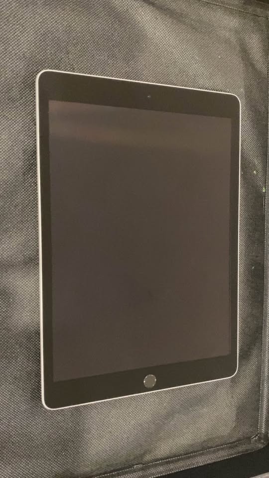 Apple IPad (9th Generation) PRICE IS NEGOTIABLE