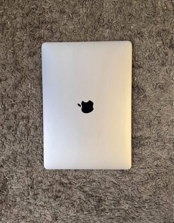 2020 Apple MacBook Air 13" i5 1.10GHz/8GB/256GB SSD (SILVER ) - A2179 NO CHARGER