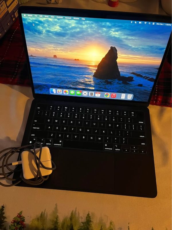 Apple MacBook Air 13.6" (256GB SSD, Apple M2, 8GB) Laptop - Midnight