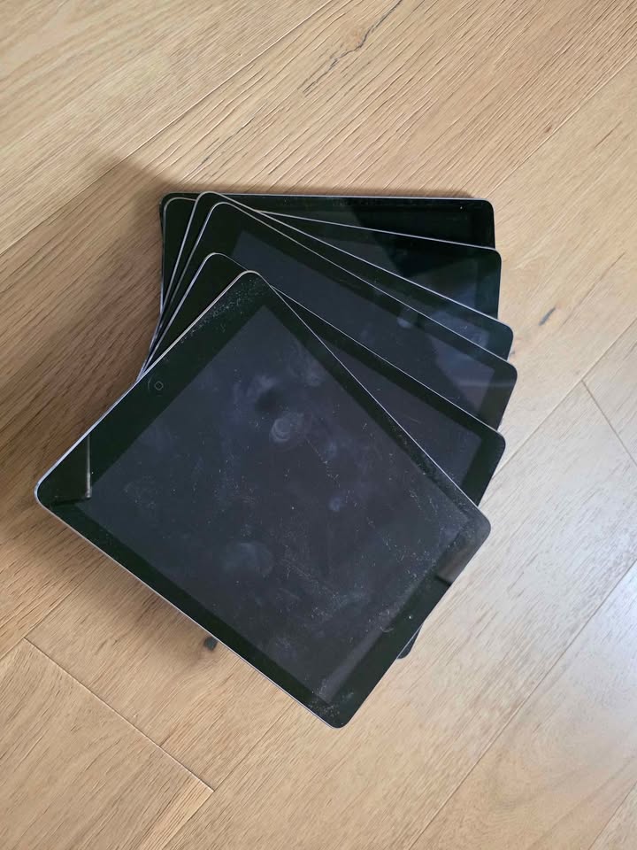 Apple iPad Air 32GB Space Gray Like New 4 Apple iPad Air 32GB Space Gray Like New