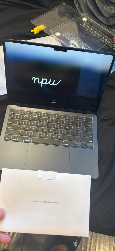 Macbook air 13.6 inch m2 4 Macbook air 13.6 inch m2