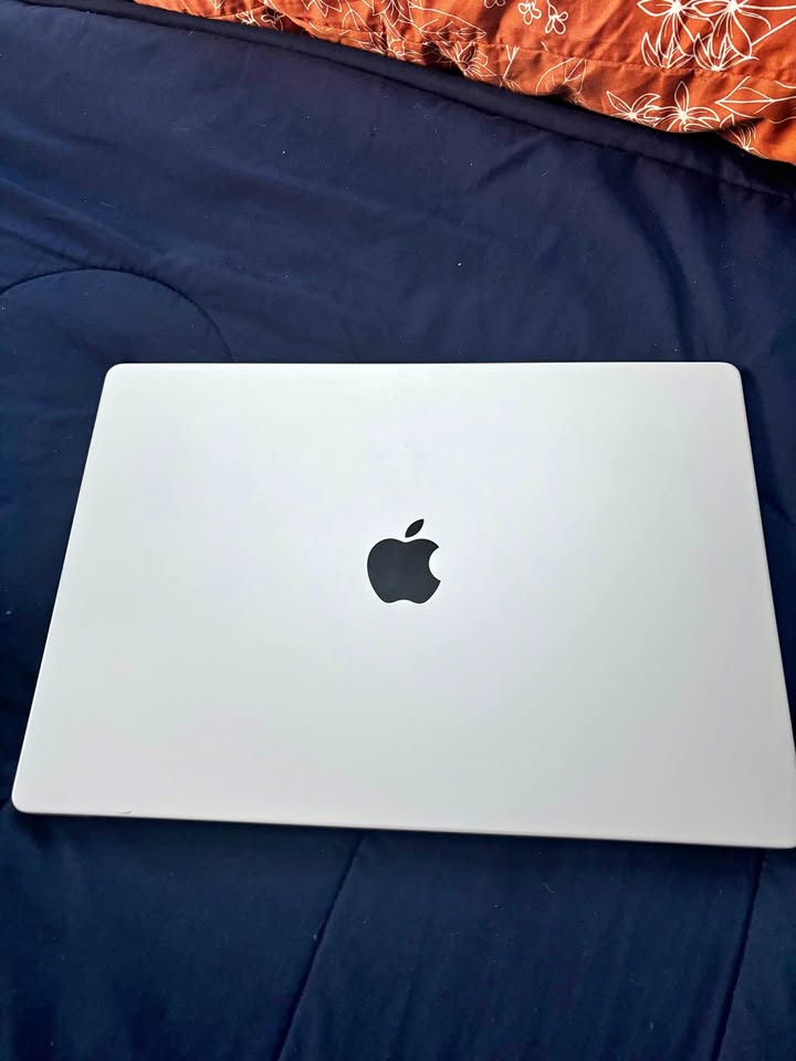 MacBook Pro 1 MacBook Pro