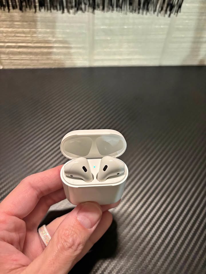 Apple AirPods 2nd Generation 5 Apple AirPods 2nd Generation