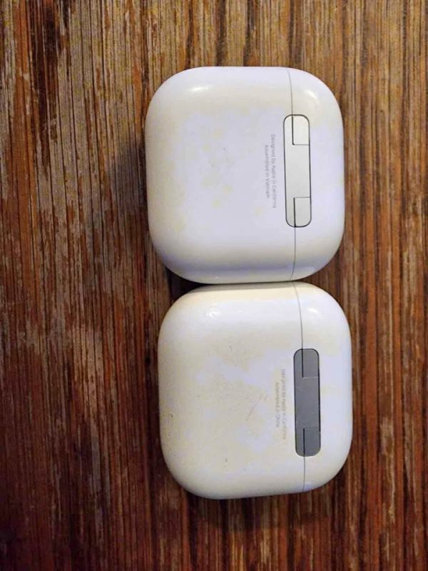 Airpods 4 with warranty 1/28/26 Airpods 4 ANC with warranty 12/31/25