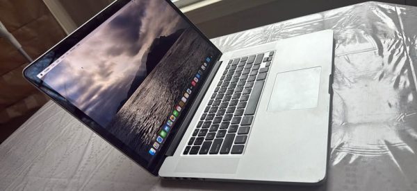15 inch Apple MacBook Pro 500GB