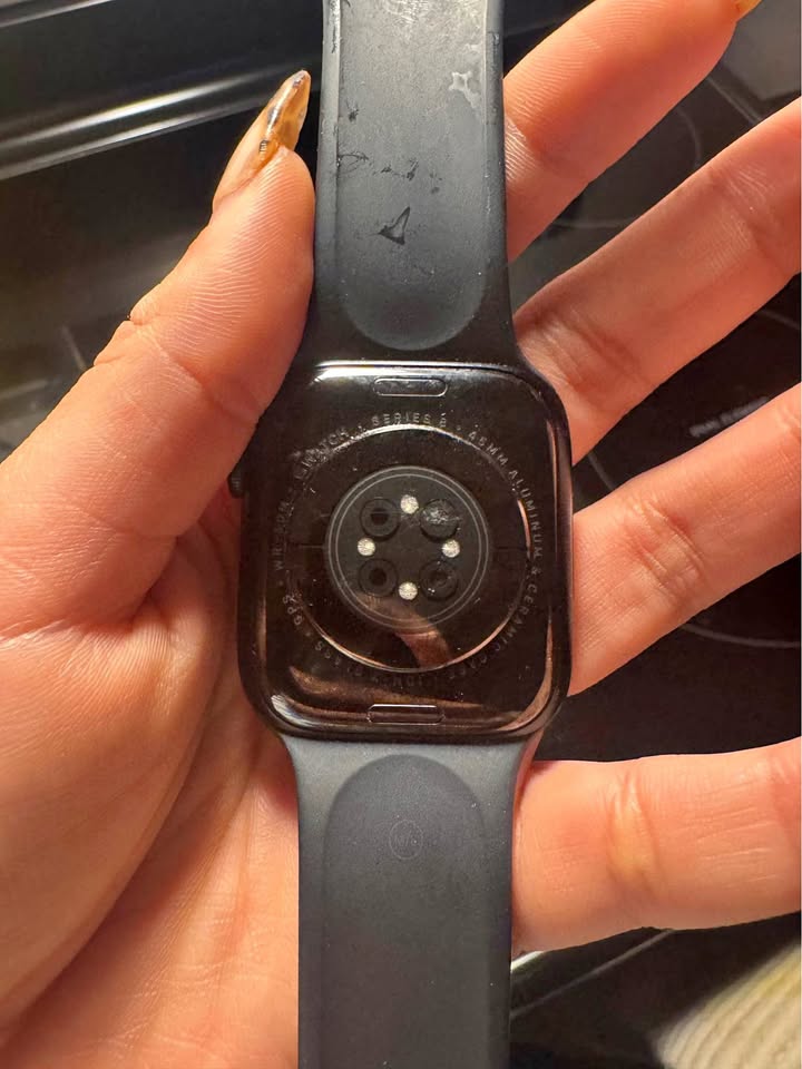 Apple Watch Series 8 - Midnight Black Band 2 Apple Watch Series 8 - Midnight Black Band