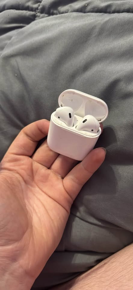 airpods and beats