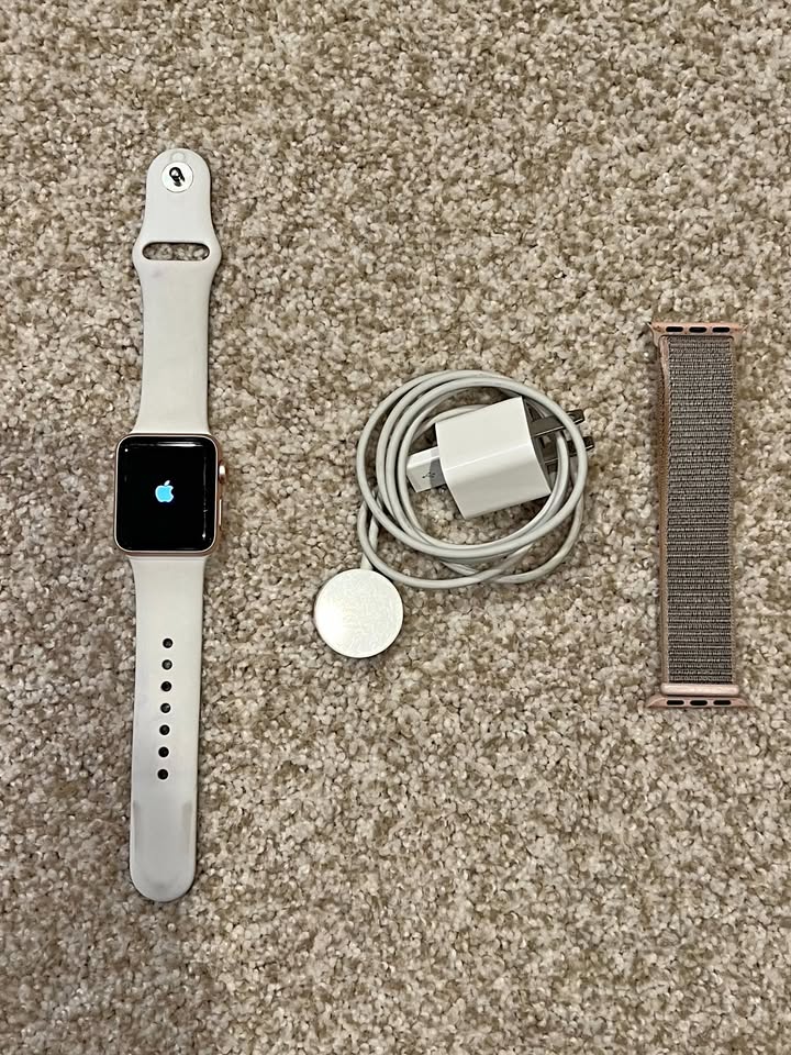 Apple Watch Series 3 (GPS + Cellular) 38mm 1 Apple Watch Series 3 (GPS + Cellular) 38mm